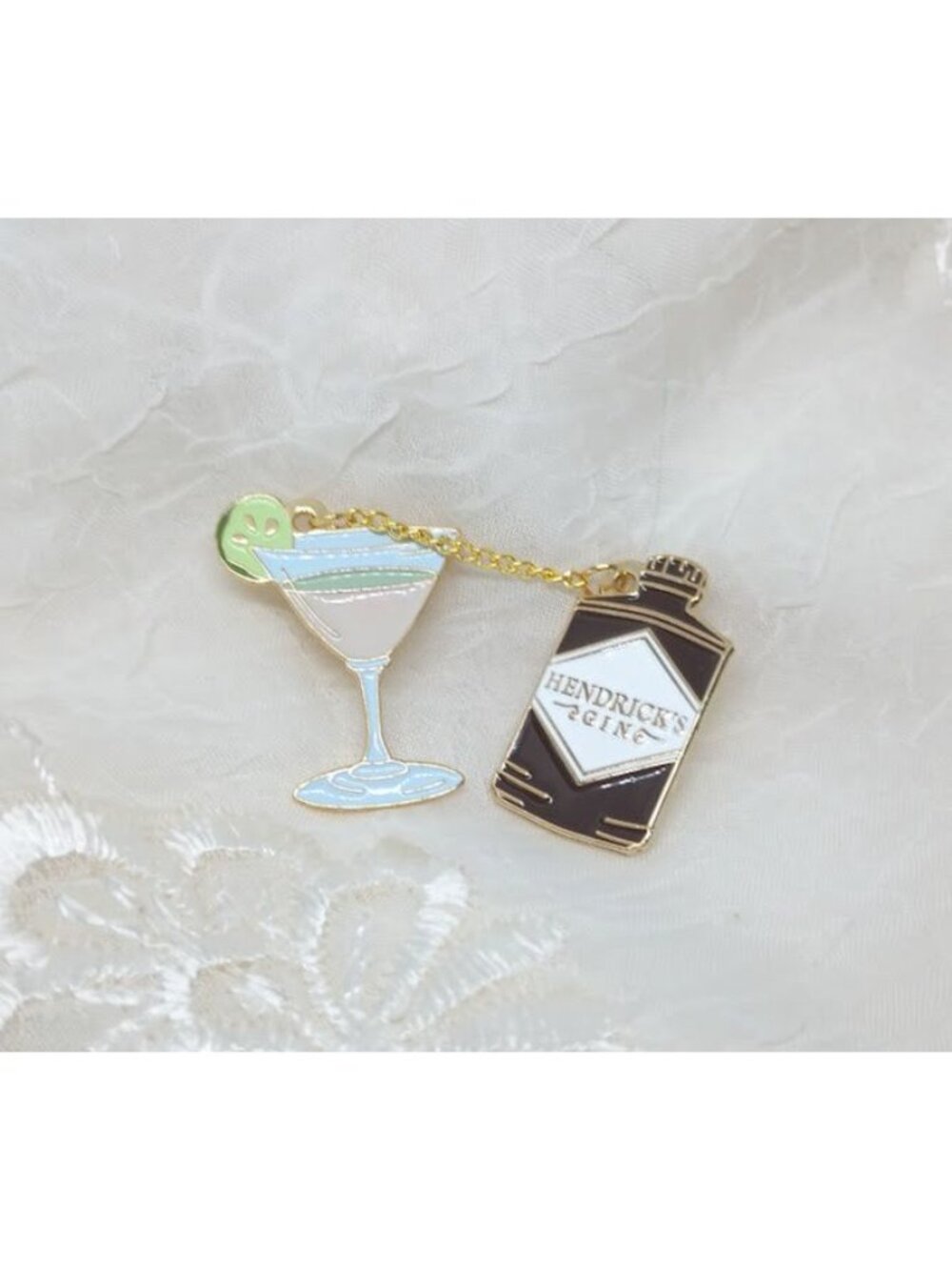 Hendricks Gin Martini Enamel Pin Set With Gold Tone Chain Cocktail & Bottle - Picture 4 of 5